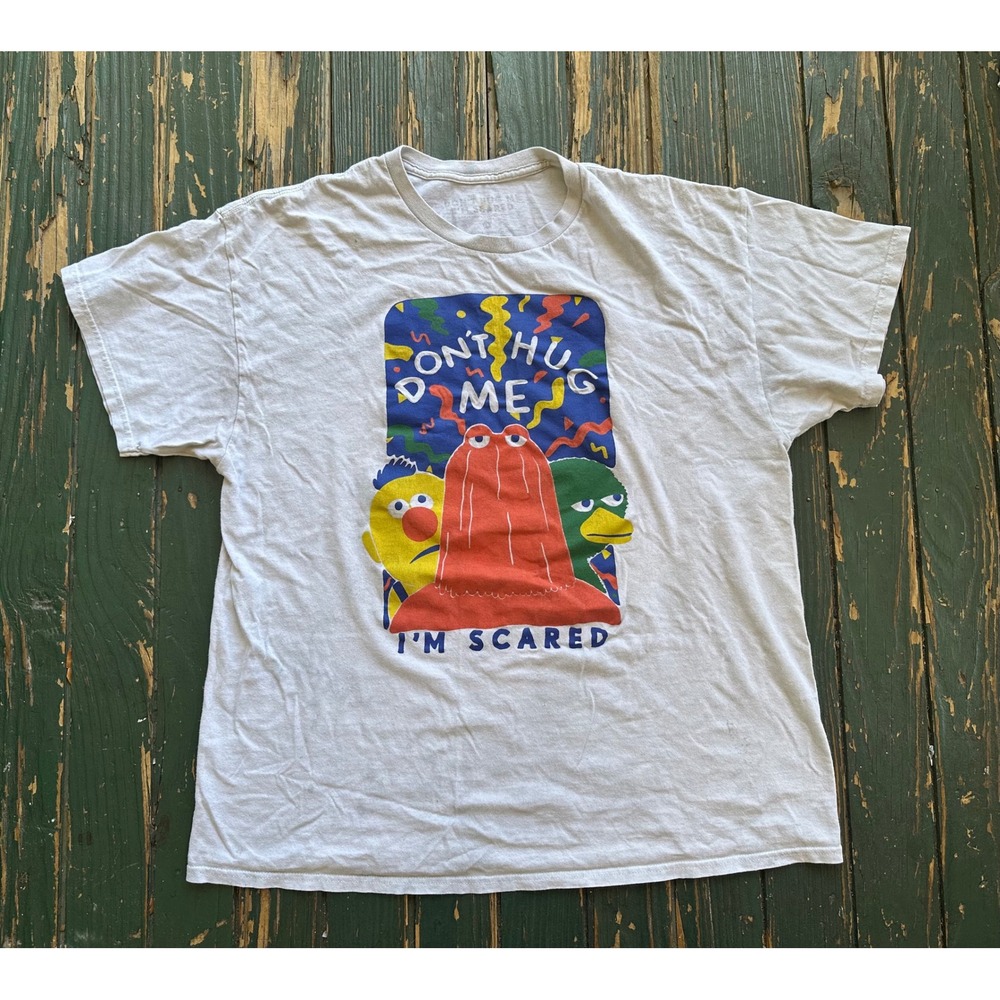 Dont Hug Me Im Scared Graphic T-Shirt Mens Large Grey Red Guy Yellow Guy Duck